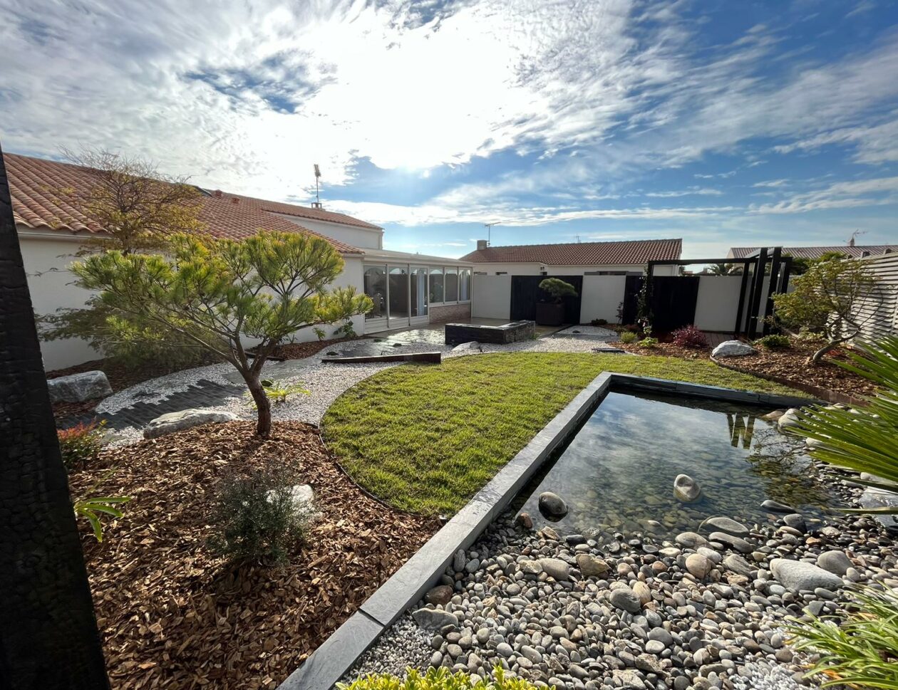 Réalisation d'un jardin Japonais zen au Fenouiller (Vendée) par BOTAANY