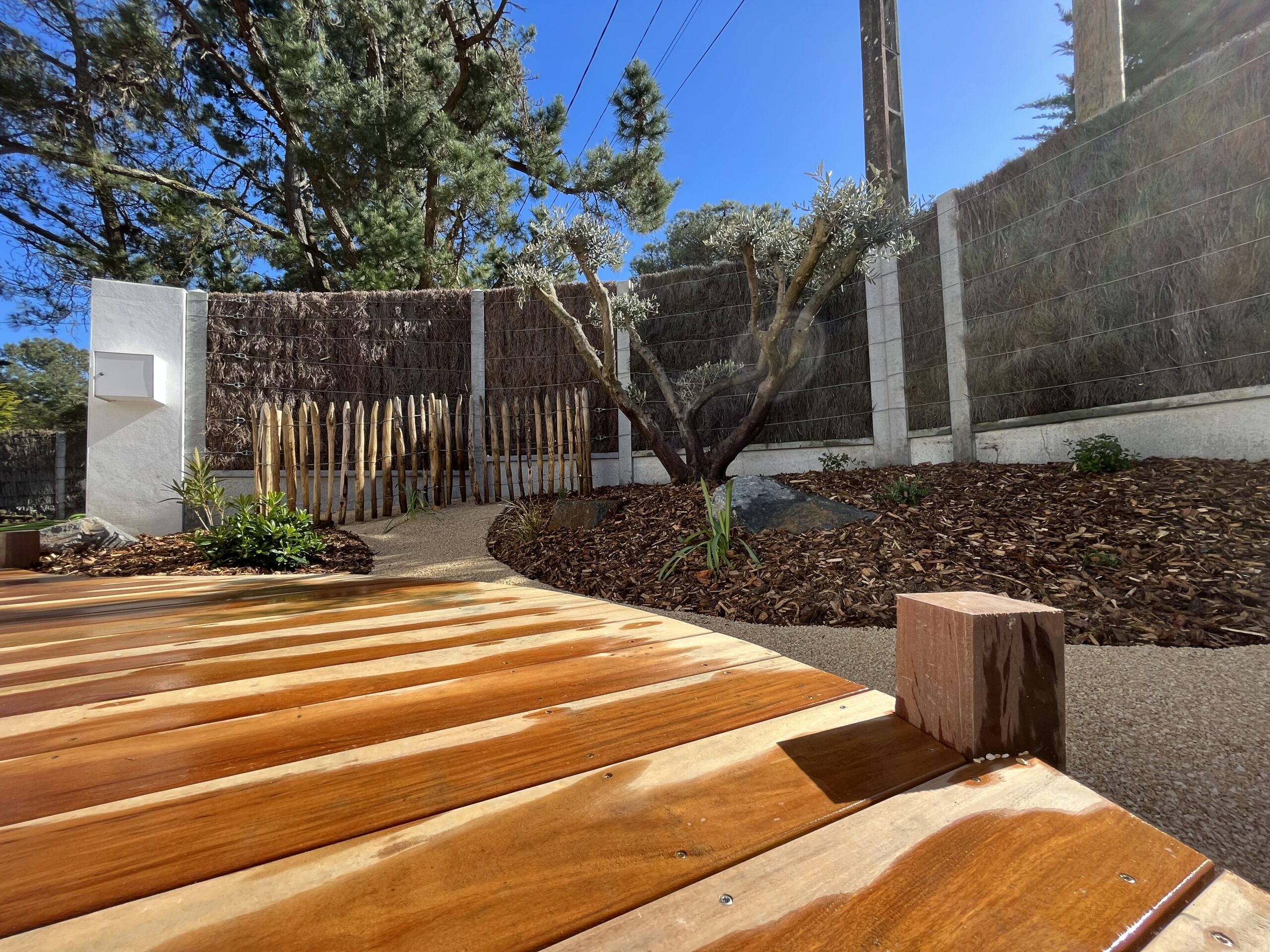 Cheminement en bois pour ce jardin dunaire à St Hilaire de Riez (85)