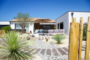 Jardin bord de mer avec spa réalisé à Brétignolles sur mer (Vendée) par BOTAANY paysagiste