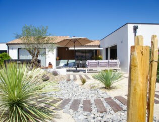 Jardin bord de mer avec spa réalisé à Brétignolles sur mer (Vendée) par BOTAANY paysagiste