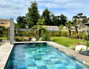 Jardin Eden tropical en Vendée avec piscine, parement pierre