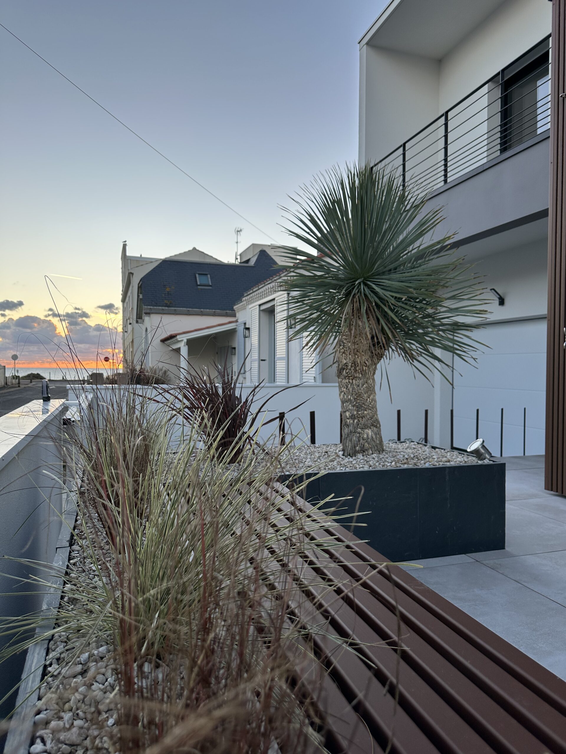 Entrée de maison sur la corniche de Sion (85)