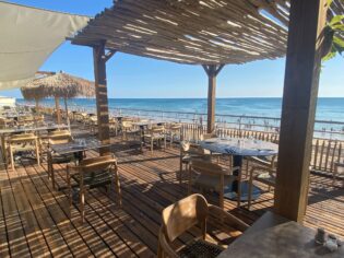 Aménagement de la terrasse du Restaurant Les Bains à Saint Gilles Croix de Vie (85)