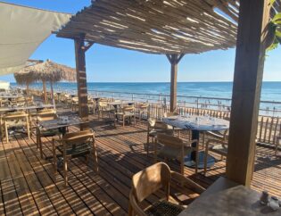Aménagement de la terrasse du Restaurant Les Bains à Saint Gilles Croix de Vie (85)